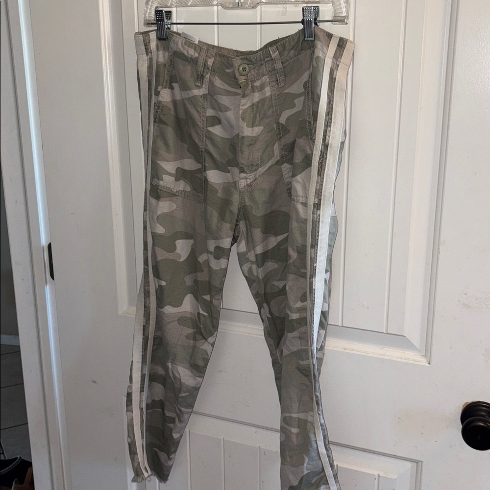 NWT Mother The Shaker Chop Crop Fray in Desert Print Size 30